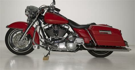 Problems building wide tire motorcycles and tips on overcoming them. Advantages of a Wide Rear Tire on a Motorcycle | eHow UK