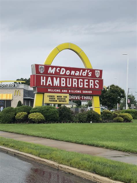 This Mcdonalds Still Has One Of The Original Signs Highway Signs