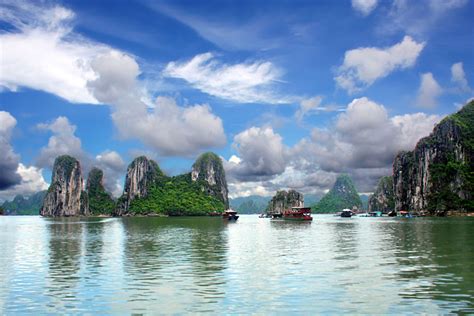 The Best Ways To Explore Halong Bay In Vietnam Goway