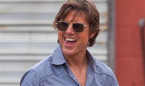 American Made Review Tom Cruises Colgate White Smile Doesnt Cut It