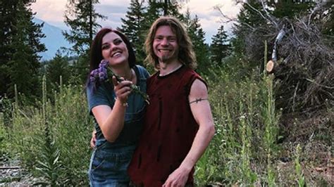 Alaskan Bush Peoples Bear Brown Met Galpal At Noahs Wedding