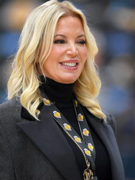 Lakers Owner Jeanie Buss Marries Comedian In Malibu The Wood Cafe