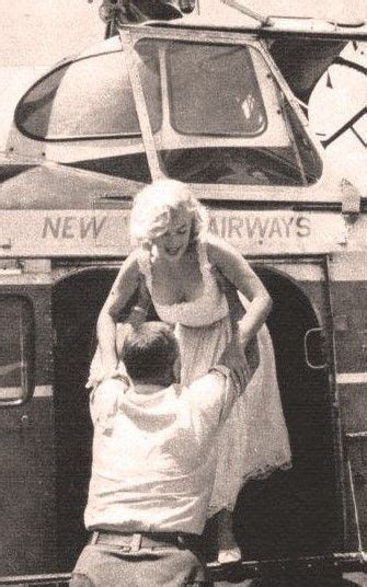 Marilyn Arriving By Helicopter To Inaugurate The Construction Of The