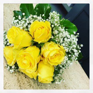 I fiori per l'anniversario di matrimonio dei 50 anni sono le rose gialle. Idee regalo per nozze d'oro fiori e piante per 50 anni di ...