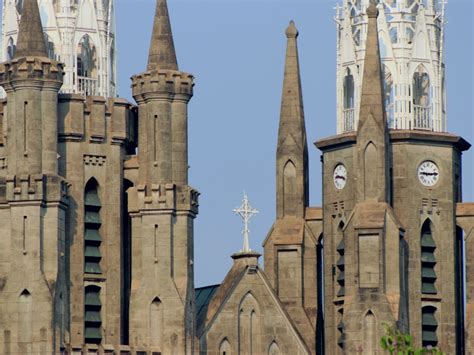 Lima Destinasi Wisata Umat Kristen di Indonesia | Tagar