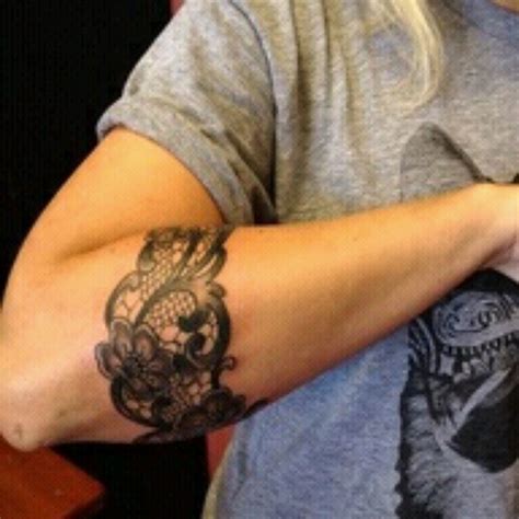 39 cuff tattoos ideas | cuff tattoo, tattoos, … перевести эту страницу. Lace arm cuff tattoo. | Tattoos | Pinterest