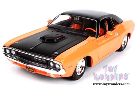 1970 Dodge Challenger Rt Hard Top 32518or 124 Scale Scale Maisto