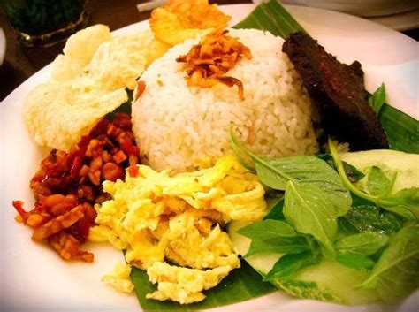 Betawi merupakan sebutan untuk suku asli kota jakarta. Resep Cara Membuat Nasi Uduk Betawi Paling Enak dan Gurih ...