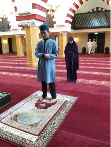 Mengucapkan niat sholat tarawih dua rakaat sesuai posisinya (sebagai imam atau makmum) niat di dalam hati ketika takbiratul ihram dan bersamaan dengan mengucap takbir aktiviti & penilaian - solat berjemaah