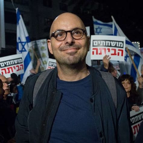 סער פנה למבקר המדינה, השופט בדימוס יוסף שפירא, והודיע לו על כוונתו לגייס כספים. 104.5 FM - ארכיון תוכניות