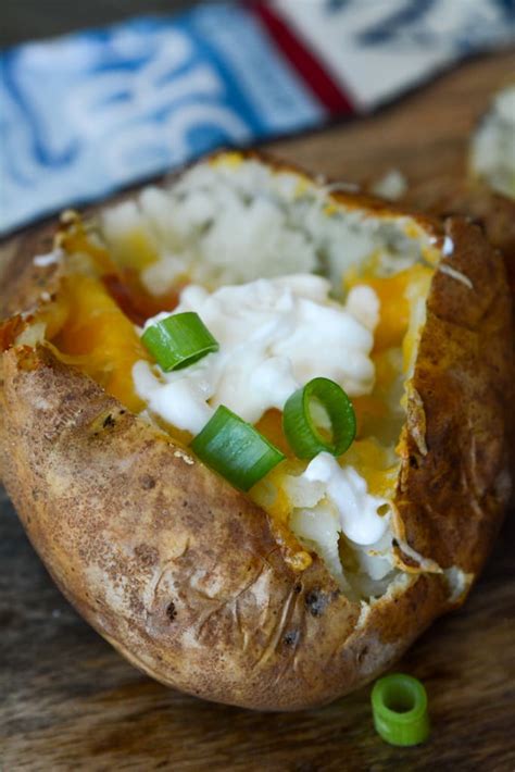 Rub potatoes with olive oil and season with salt, pepper, garlic powder, and parsley. How To Make Loaded Baked Potatoes in the Air Fryer ...