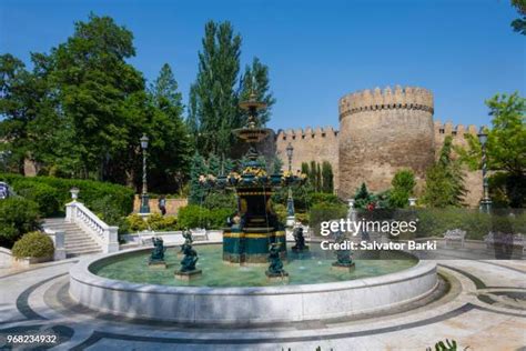 Fountains Square Baku Photos And Premium High Res Pictures Getty Images