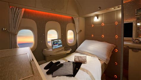 The business class on this aircraft while being of good quality does not match the more luxurious (as advertised) product of the competition airlines. Ausprobiert: Emirates Boeing 777-300ER First Class ...