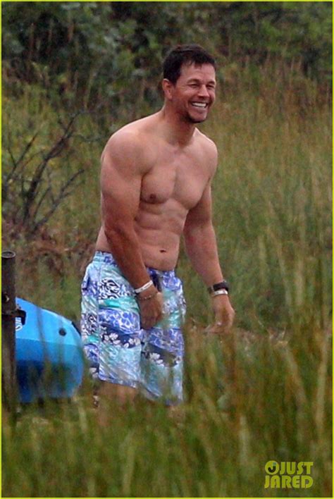 Mark Wahlberg Puts His Ripped Shirtless Body On Display Photo 4133212