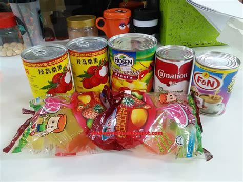 Campurkan susu cair, air longan, air buah koktail, air nata de coco (ambil air sahaja, buah asingkan dalam bekas lain). shidasyakirin: Koktail Buah-Buahan