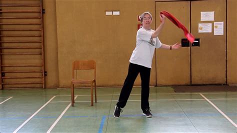 Bevor du mit deinem training anfängst, solltest du dich erst ausfallschritte sind ein ideales training für zu hause. Übungen für zu Hause - YouTube