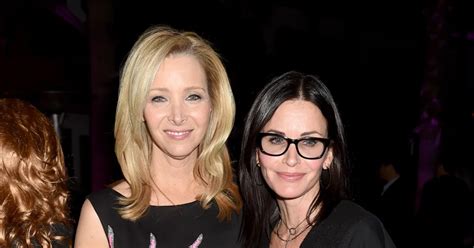Lisa Kudrow And Courteney Cox Play Hilarious Friends Trivia Fame10