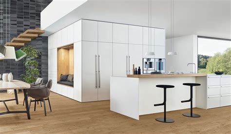 This premises has been retailing kitchens since 2007 and was acquired by the kitchen group in 2020. Konzept des begehbaren Raums bei Leicht Küchen ...