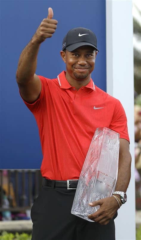 Sporting News The Players In The First Image Tiger Woods Gives
