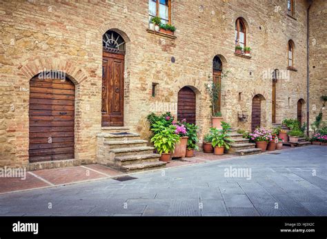 Old Street Scene In Tuscan Village Hi Res Stock Photography And Images
