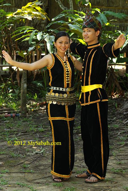 The Sumazau Dance The Popular Kadazandusun Dance From Sabah Malaysia Traditional Outfits