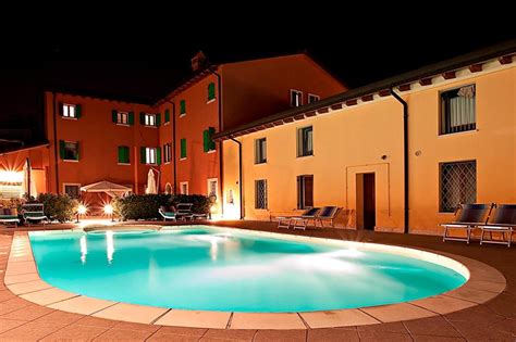 Kleines Hotel Corte Castelletto Nogarole Rocca Italien Escapio