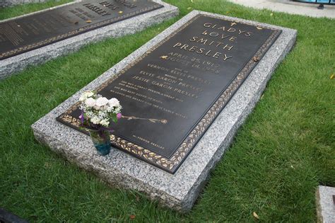 That decision was made by elvis in honour of his jewish heritage. Grave of Elvis' mother Gladys at Graceland ...