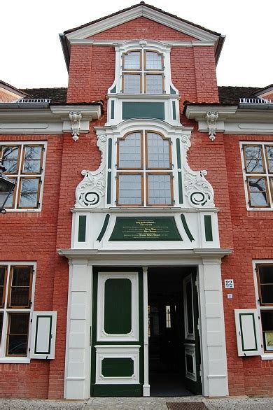 Dort erfahren sie, welche auflagen für die immobilien gelten. Das eine oder andere Haus hebt sich durch ein reich ...