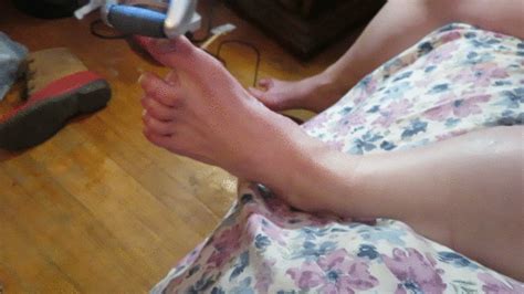 Nurse Vicki Grinds Her Toe Nails Down With Her Electric Pedi Egg Tool