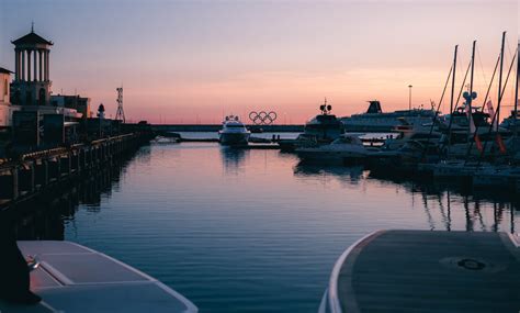 Port With Yacht · Free Stock Photo