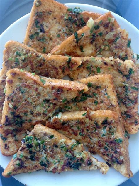 Letakkan adonan roti canai di atasnya, masak sampai warnanya keemasan. Resepi Roti Telur Sardin Viral! (Enak dan Bergizi ...