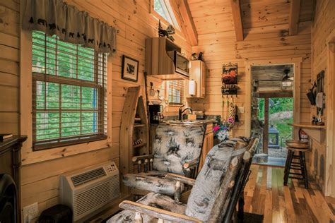 The snuggle bear cabin in big bear is a special place for couples to enjoy a romantic retreat, some rest and relaxation, or a place to come home to after an active day on the mountain. Snuggle Bear Bungalow Log Cabin - Carefree Cabins, LLC