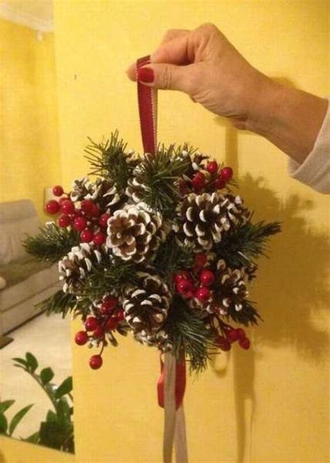 48 Fabulous Christmas Pine Cone Decorations Pimphomee