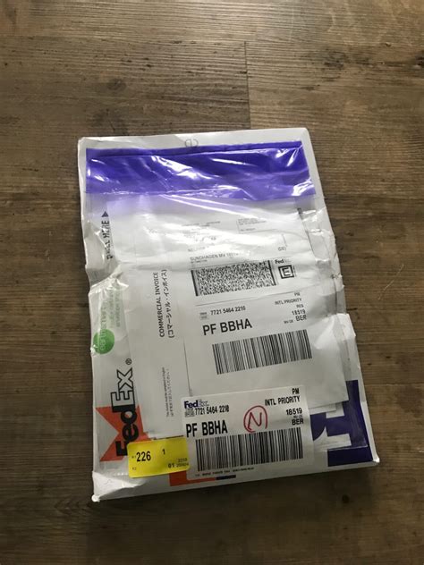 Fedex var det första fraktföretaget som införde spårning av paket och leverans redan morgonen efter, och sedan dess har tjänsterna utvecklats för att bli ännu bättre. FedEx Sendungsverfolgung - Verfolge dein Paket LIVE