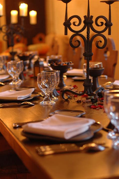 Our menu is comprised of a huge variety of selections. Renaissance dinner at l'Auberge le Prieuré | Art de la ...