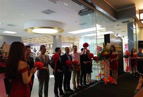 1.04, 1st floor, podium block, plaza berjaya, no. Huawei Membuka Kedai Flagship Terbesar di Pavilion | Ering