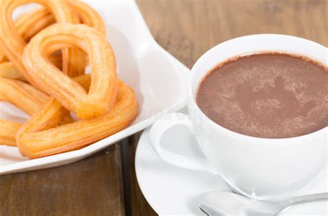 Churros E Chocolate Quente Café Da Manhã Do Espanhol Foto De Stock