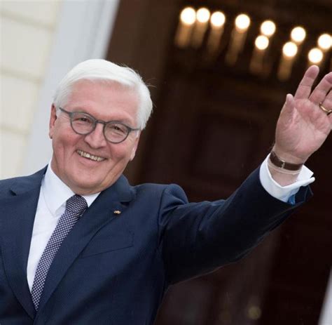Given that the former german chancellor has turned into a pipeline promotor, the background of steinmeier's defense of the construction of the north stream 2 gas pipeline is. Steinmeier fordert Respekt für Ehrenamtliche der Tafeln - WELT