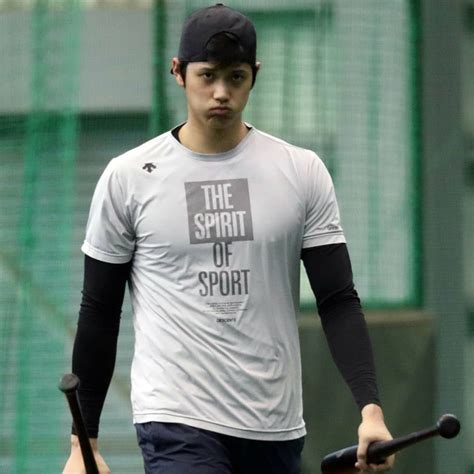 Shohei ohtani remains positive with surgery looming. 大谷翔平 🤨 Ohtani on