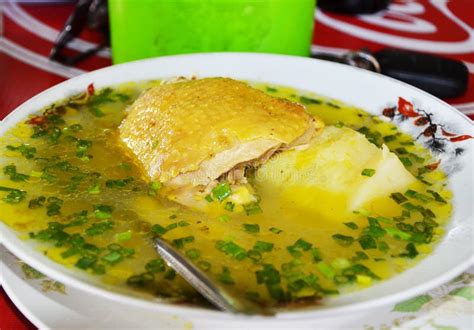 Gallina De Caldo Sopa De Pollo Tradicional De Ecuador Foto De Archivo