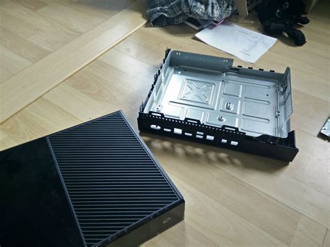Guy Builds A Gaming Pc In An Xbox One Case