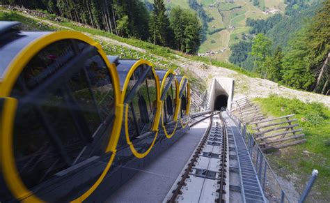 The stoos funicular is designed with an inclination adjustment system. A grande façanha do funicular de Stoos, o mais inclinado ...