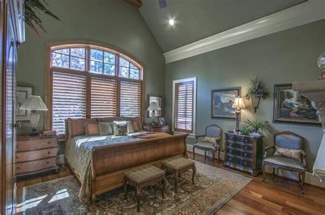 Traditional Master Bedroom With Cathedral Ceiling Crown Molding Zillow Digs Zillow