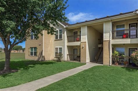 Kings crossing apartments offers affordable apartments in jacksonville, fl with the finest amenities. King's Crossing Apartments - Kingsville, TX | Apartment Finder