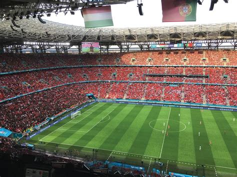 That figure is three times the amount of spectators 18,497 fans who were allowed to attend england's first. Puskás Arena. O orgulho húngaro de vencer a Batalha do Barulho