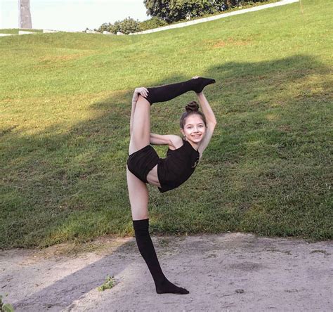 8 min yoga outdoors / danatar gym. Dana Taranova : Dana Taranova | Cute Girls / Dana taranova ...