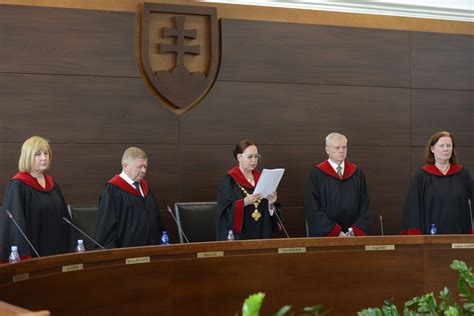 Constitutional court (plural constitutional courts). Lawyers propose their own changes for Constitutional Court elections - spectator.sme.sk