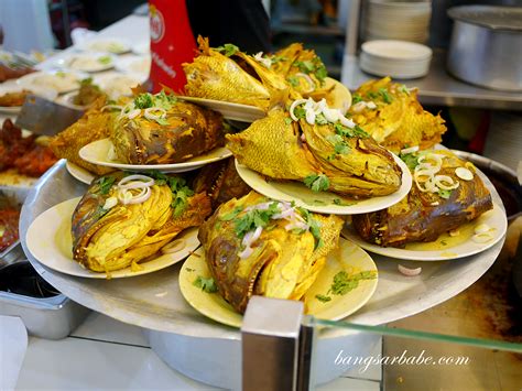 Plenty of various malay dishes and shops with nasi lemak, nasi campur, satay, juices etc. Line Clear Nasi Kandar, Kampung Baru - Bangsar Babe