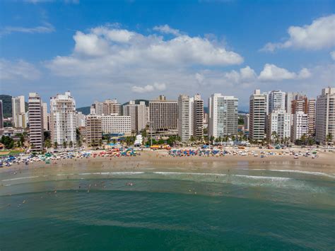 Esta característica de cidade comercial e de composição heterogênea vai acompanhar a cidade em toda a sua história, e atingirá o seu ápice após o espetacular crescimento demográfico e econômico advindo do ciclo do café e da industrialização, que elevariam são paulo ao posto de maior cidade do país. Tudo sobre o município de Guarujá - Estado de Sao Paulo ...