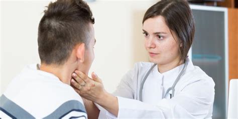 Eine geschwollene uvula, die auch als uvulitis bezeichnet wird, kann eine irritierende erkrankung sein, da sie ihre schluckfähigkeit direkt beeinflusst. Lymphknotenschwellung am Hals - Wie gefährlich ist das?